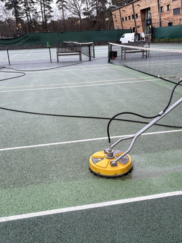 operative cleaning tennis court